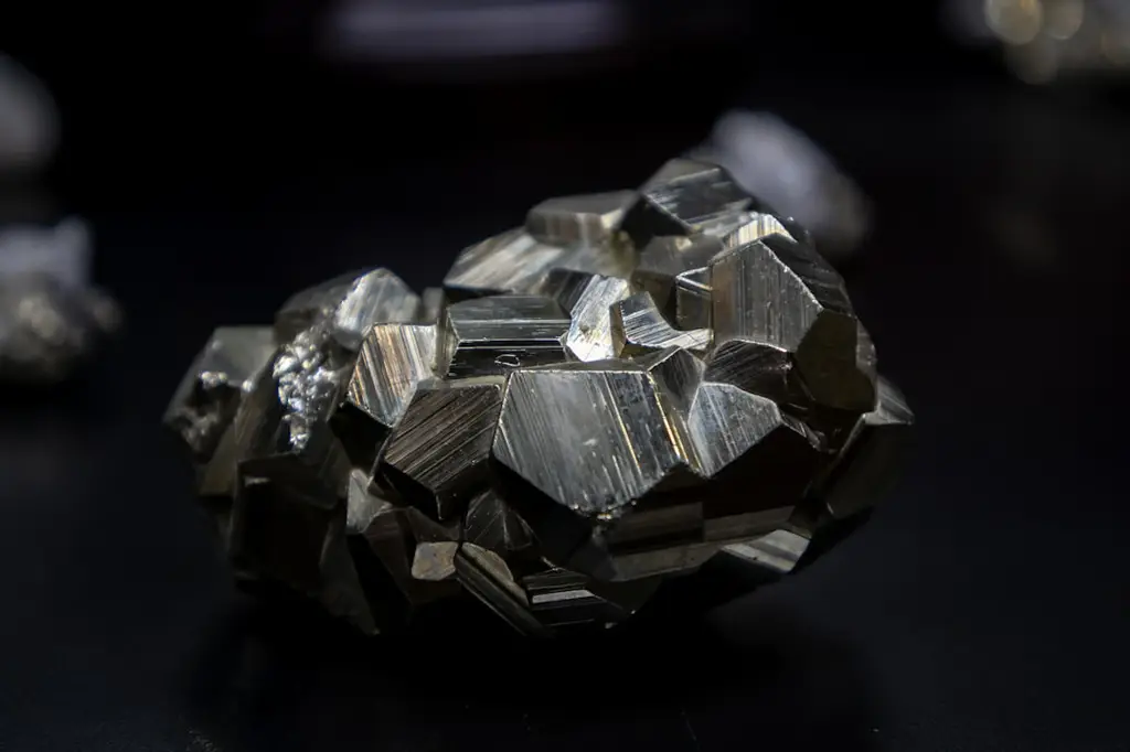 紫水晶洞真假辨別：避免買到假貨指南